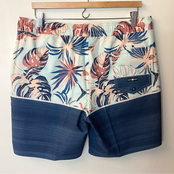 NWT Salty Crew Tandem 18” Boardshorts - Palm Leaf Print - L - Picture 5 of 8
